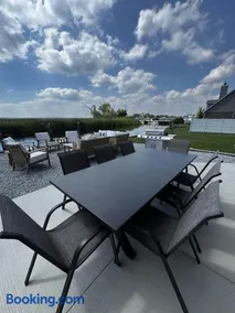 Cabana Sunset House on Lake St Clair Sleeps 16 - Image 2