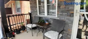 The Cozy Bungalow in North York Nest - Image 4