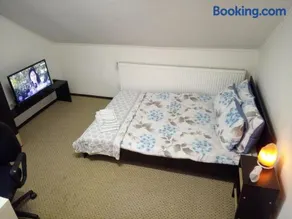 Elizabeth's Rooms - Image 1