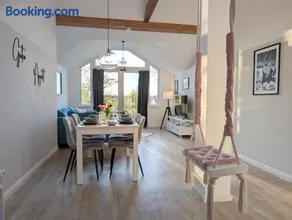 3 Bedroom-Apartment with 1,5 Bathrooms - Image 3