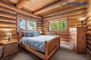 The Sunburst Chalet in Sun Peaks - Image 1