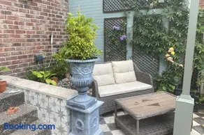 Lyndhurst - Victorian villa with heated pool - Image 5