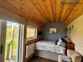Oakies Farm Stays - Image 3