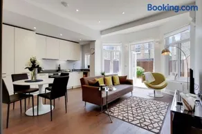 DG1 - Family-Friendly 2-Bed with Garden in Acton - by Short Stories London - Image 4