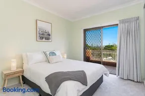 High ON Hill - Big, Bold & Beautiful - Holiday Yamba - Image 5