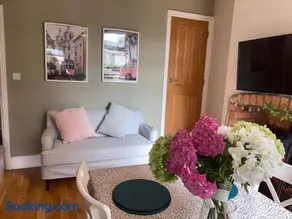 Central Derby pride park 4 bedrooms 7 beds -Spacious contractors large group -Cul de Sac EasyFREE PARKING - Image 4