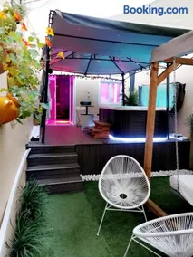 Lyon piscine et jacuzzi privatifs en extérieur - Image 1