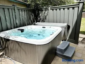 Contemporary 4BR with Ski Run Views - Image 4