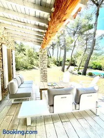 Zen et Chic, juste à coté de la Bastide de Marie - Image 1