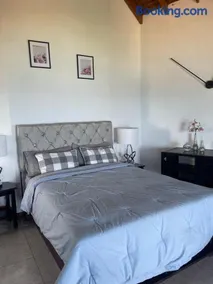 5 Bedroom stunning sunsets views - Image 2