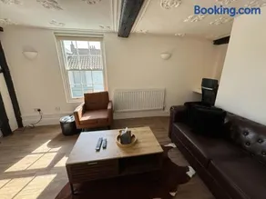 Rustic Elegance Town Centre Flat - Image 4