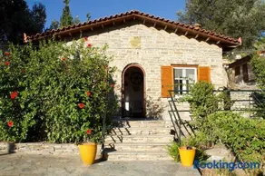 Poline Traditional House With Garden & Sea In 0 Distance - Image 5