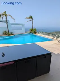 Exclusive luxury villa private pool avec trois chambres deux salons and garden vu sur mer mnar - Image 3
