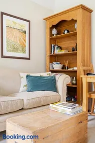 Cosy Country Cottage - Image 3