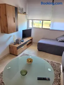 PIso de 3 habitaciones en centro de Miño - Image 3