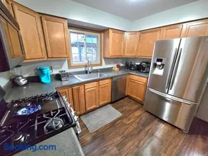 3 bedroom 3 bath lovely home in Aurora IL - Image 3