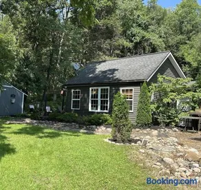 Cedar Valley Cottage Ideal Location Pet friendly Get Away - Image 1