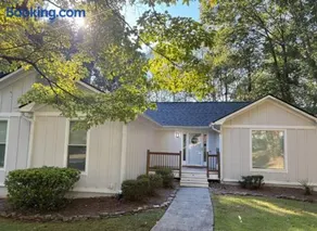 Modern Luxe Retreat near Braves Fast WiFi and Parking - Image 1