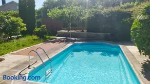 Apartamento con jardín y piscina temporada verano privados - Image 1