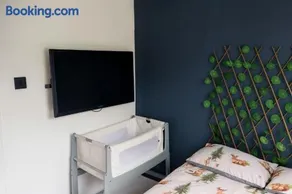 Cabin at Animal Rescue Sanctuary - Sleeps 2 - Image 2
