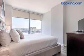 Private Luxury Apt with Gym - Image 1