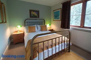Treetop Cottage at Countisbury Lodge - Image 2