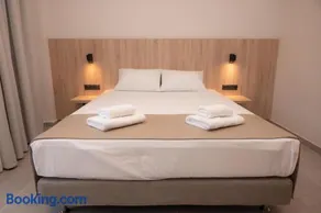 Nomad Hotel Paralia - Image 4
