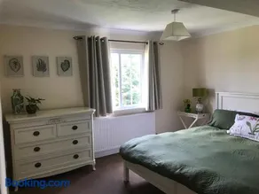 Rural farm stay with stunning indoor pool - Image 4