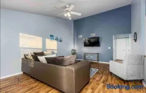 Comfy & Cozy Home in Marseilles - Image 4