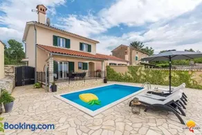 Kinderfreundliche Villa mit Grill, Terrasse und beheiztem Pool - Image 1