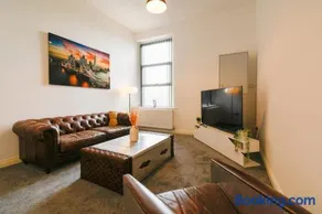 Modern Suite Blackburn - Image 3