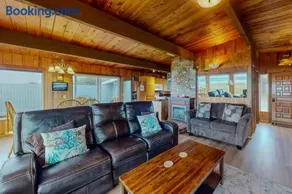 Oceanfront Dog-Friendly Home with Fireplace Ocean View Beach Access & WiFi - Image 3