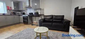 Reardon near warwick hospital, free parking, fast wifi, sleeps 5 - Image 4