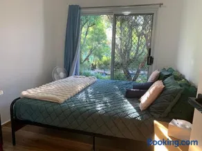 Fabulous Stunning Garden View King Bedroom with shared bathroom at MC 2079 - Image 1