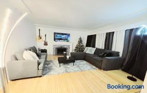 Spacious Private Cozy 2br Home with TeePee Dining Room! Private Parking! Self Check-in - Image 1