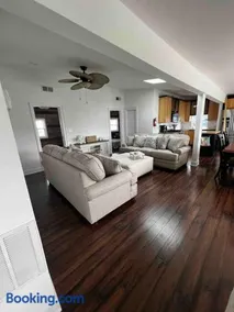 Beautiful Waterfront Ranch for 8 - Image 3