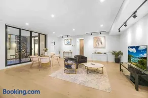 Luxury 3 Bedroom Apartment in Ryde - Image 1