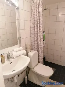 Ett rums lägenhet med egen ingång, parkering - Image 4