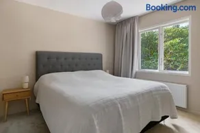 Stay in a charming Swedish villa in Solsidan - Image 4