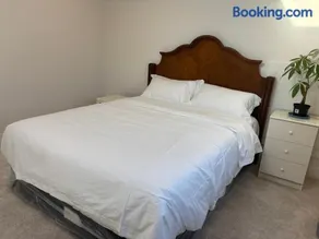 Comfortable Private Room in a Shared Home - Image 1