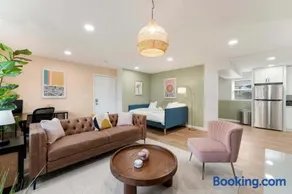 Relaxing 1 Bedroom with Free Parking Workdesk - Image 2
