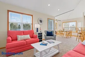 3 Bedrooms, Hot Tub, Fire Pit, and Pet Friendly - Image 3