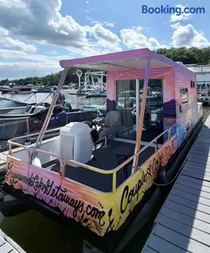 Couples Cove, Houseboat, Pontoon - Image 3