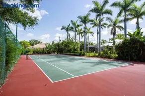 Tranquil Court Oasis - Image 2