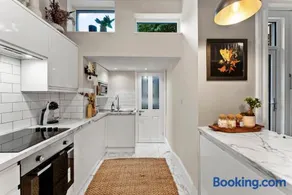 Boutique Redhill Abode near the Airport - Image 4