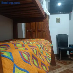 HOSTAL - COLIVING - Cerca MetroCable ARVI - Image 3