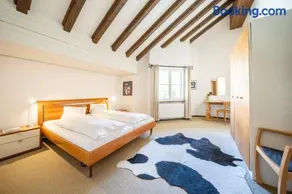3403 Heimelige Wohnung mit viel Dachschraege - Image 3