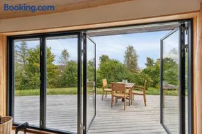Scenic 2025 Summer House With Sea View - Image 5