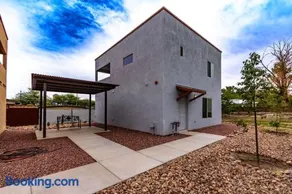 New Desert Casita - City & Mountain Views - Pet Friendly - Image 1
