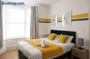 Premium 5BR Retreat - 8 Beds - Save 28 Percent Monthly - Image 4